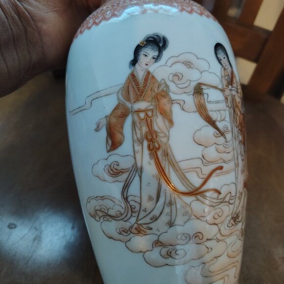 1970’s Chinese porcelain ProC Vases Ladies in a Garden Qianlong Mark - Picture 5 of 15